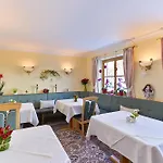 Regina Guest house 3*