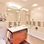 Regina 3*